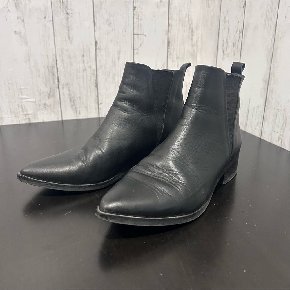 Frank And Oak Black Leather
Ankle Chelsea Boots Women's Size 7 Made in
Portuugal